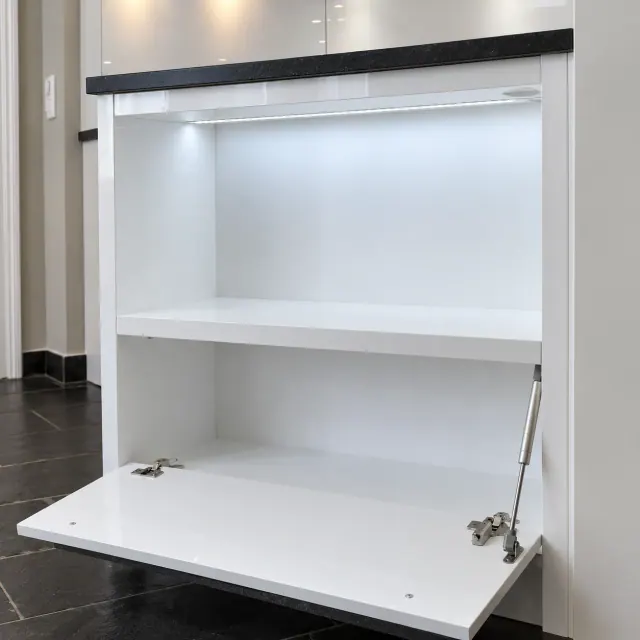 White, pogled 11