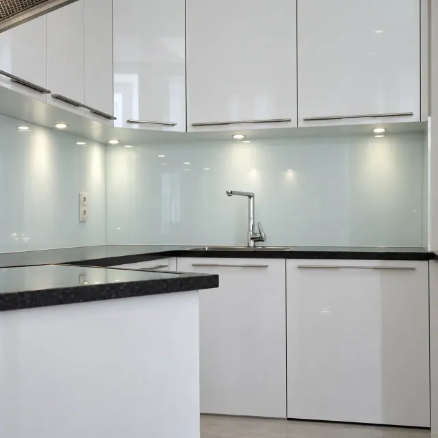 White, pogled 9