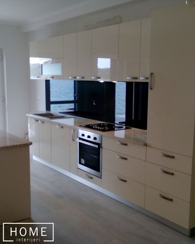Svaka linija ima svoju svrhu, a svaki detalj je pažljivo razmatran ✨Funkcionalnost s notom elegancije.Želite namještaj koji je po mjeri i po vašem stilu? Nazovite nas na 📞 +385 98 194 1132Za više informacija javite nam se u DM ili ostavite upit na našoj web stranici!www.HomeInterijeri.hr#HomeInterijeri #Interior #Design #dnevniBoravak #moderniDizajn #tamniTonovi #drveniDekor #luksuzniNamještaj #kvaliteta #sofisticiraniStil #interijerInspire